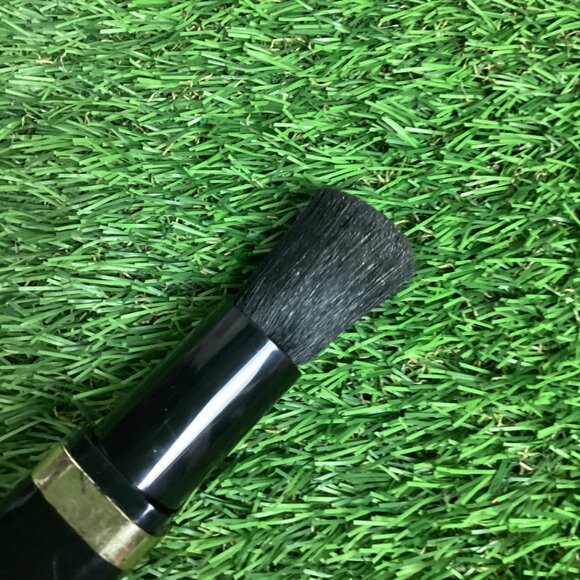Elizabeth Arden Shimmering Powder Brush Gold - Picture 5 of 9